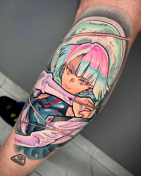 Personaje de anime a todo color en el brazo